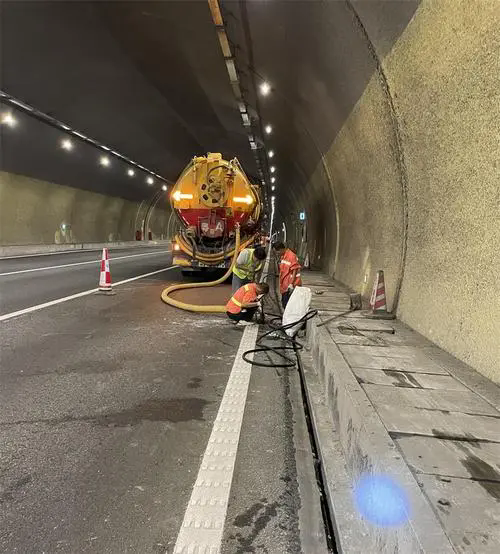 那曲隧道排水渠清淤